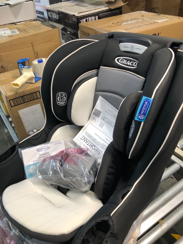 Photo 1 of Graco Extend2Fit Convertible Car Seat, Gotham