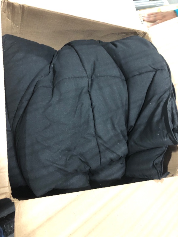 Photo 3 of 88X88 BLACK COMFORTER