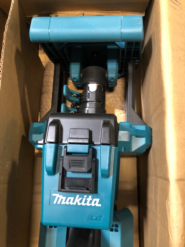 Photo 4 of Makita DML814 18V LXT® Lithium-Ion Cordless Tower Work/Multi-Directional Light, Light Only