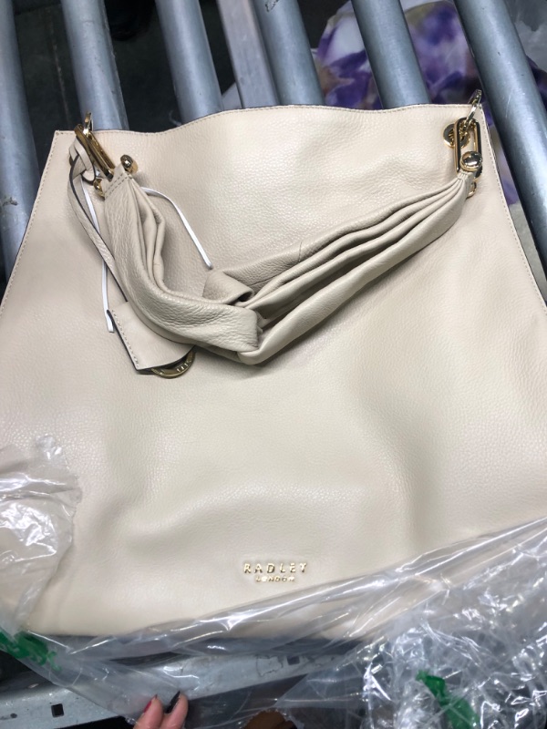 Photo 3 of RADLEY LONDON
Cuba Street Twist Hobo bag grained leather ivory