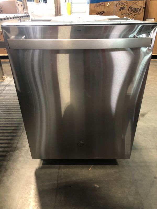 Photo 2 of GE 24 in. Built-In Tall Tub Top Control Stainless Steel Dishwasher w/Sanitize, Dry Boost, 52 dBA ( Model # GDT550PYRFS )

**parts missing***