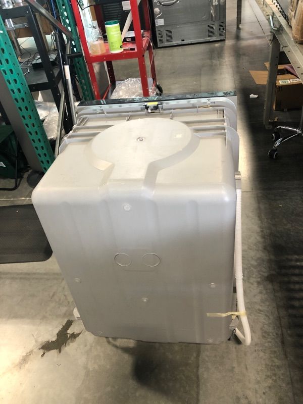Photo 4 of GE 24 in. Built-In Tall Tub Top Control Stainless Steel Dishwasher w/Sanitize, Dry Boost, 52 dBA ( Model # GDT550PYRFS )

**parts missing***