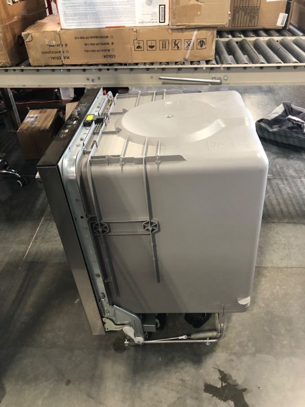 Photo 5 of GE 24 in. Built-In Tall Tub Top Control Stainless Steel Dishwasher w/Sanitize, Dry Boost, 52 dBA ( Model # GDT550PYRFS )

**parts missing***