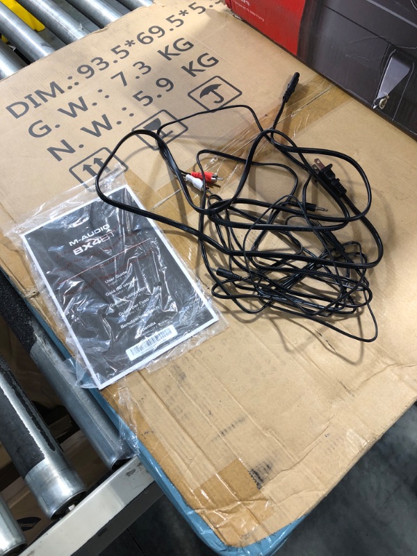 Photo 1 of M-Audio BX4BT 4.5" Bluetooth Studio Monitors, HD PC Speakers for Recording and Multimedia & Marantz Professional MPM-1000 - Studio Recording XLR Condenser Microphone
MISSING MICROPHONE