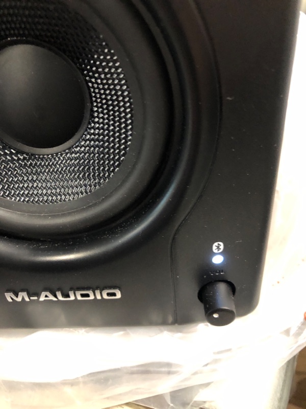 Photo 1 of M-Audio BX4BT 4.5" Bluetooth Studio Monitors, HD PC Speakers for Recording and Multimedia & Marantz Professional MPM-1000 - Studio Recording XLR Condenser Microphone
MISSING MICROPHONE