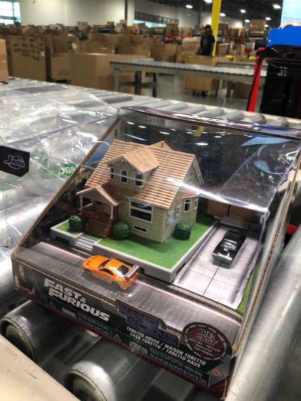 Photo 3 of Jada Toys Fast & Furious Nano Hollywood Rides Dom Toretto's House Display Diorama with Two 1.65" Die-cast Cars, Toys for Kids and Adults (33668)