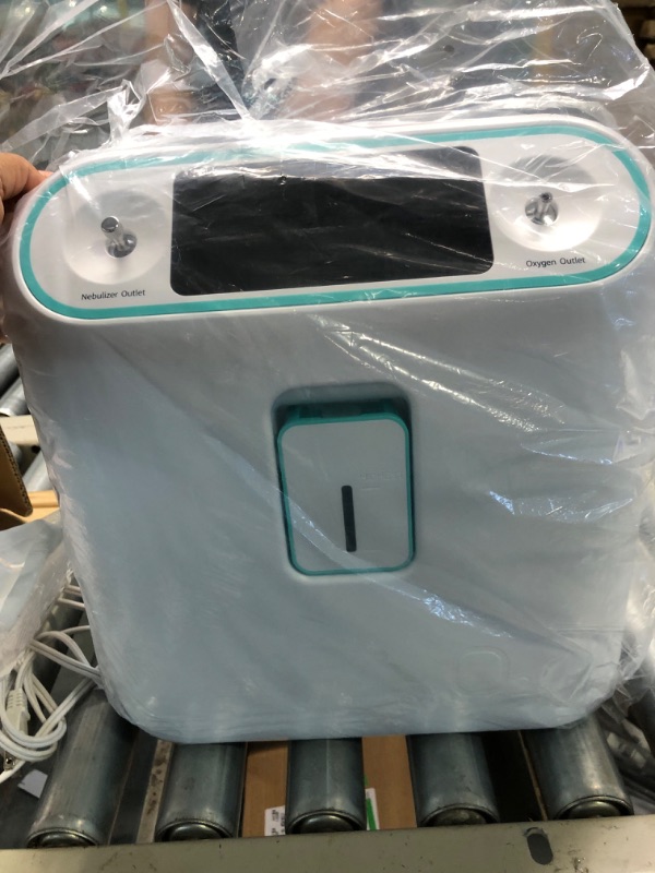 Photo 3 of Oxygen Concentrator, 2 in 1 Functions Portable Oxygen Concentrator Machine for Home Use, 24H Continuous and Stable Oxygen, Help Health, Remote Control, 1-8 L 110V Household Equipment or for Travel Green2