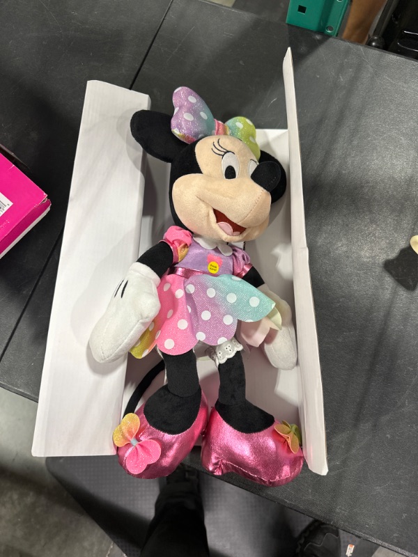 Photo 3 of Disney Junior Minnie Mouse Bows-A-Glow Music and Lights Feature Plush Stuffed Animal, Officially Licensed Kids Toys for Ages 3 Up, Gifts and Presents, Amazon Exclusive