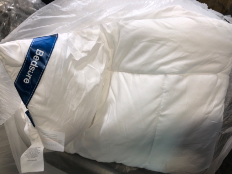 Photo 3 of Bedsure Comforter Full Size Duvet Insert - Down Alternative White Full Size Comforter, Quilted All Season Full Comforter with Corner Tabs Full White