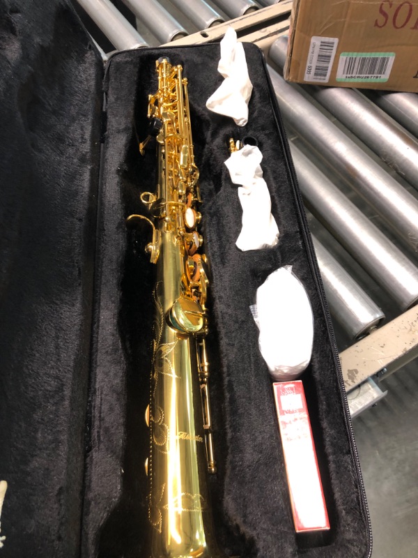 Photo 1 of Aisiweier Soprano Saxophone SAX Bb Brass Lacquered Gold Body and Keys Woodwind instruments (gold)