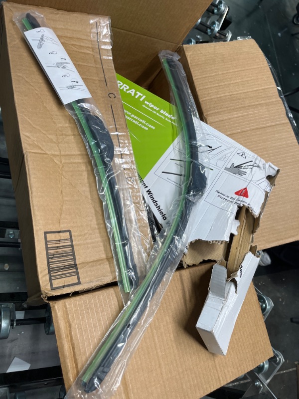 Photo 1 of OEM QUALITY 26" + 18" PARRATI Premium All-Season Windshield Wiper Blades (Set of 2) 26''+18''(Pair of Front Windshield)