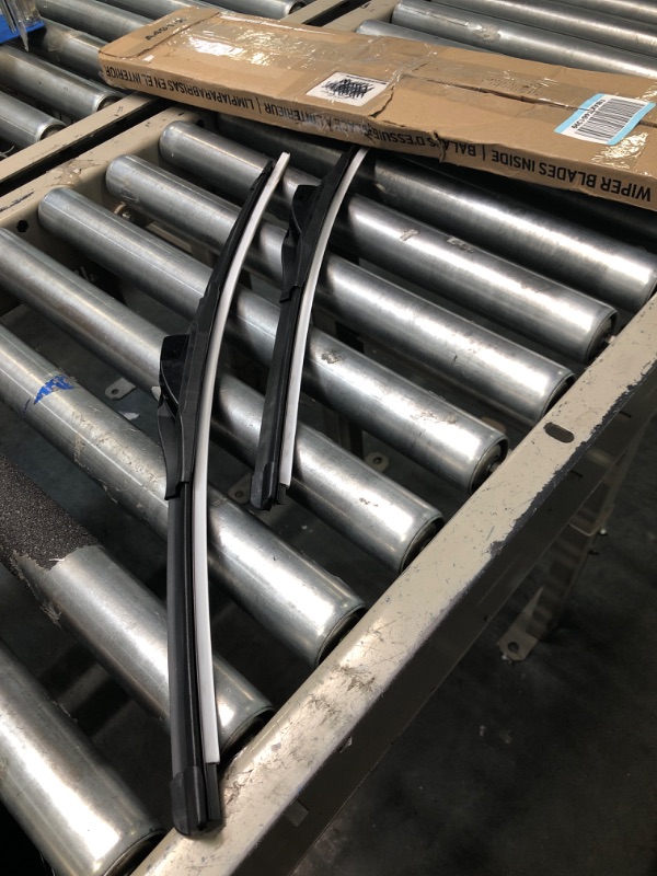 Photo 1 of K&N EDGE Wiper Blades: All Weather Performance, Superior Windshield Contact, Streak-Free Wipe Technology: 26" (Pack of 2)