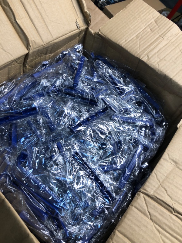 Photo 3 of 1000 Pcs Disposable Twin Blade Razor Shaving Safety Razor for Men Individually Wrapped with Clear Safety Cap Bulk Packed Shaving Razor Portable for Hotel Guest House Travel Home Use (Blue)