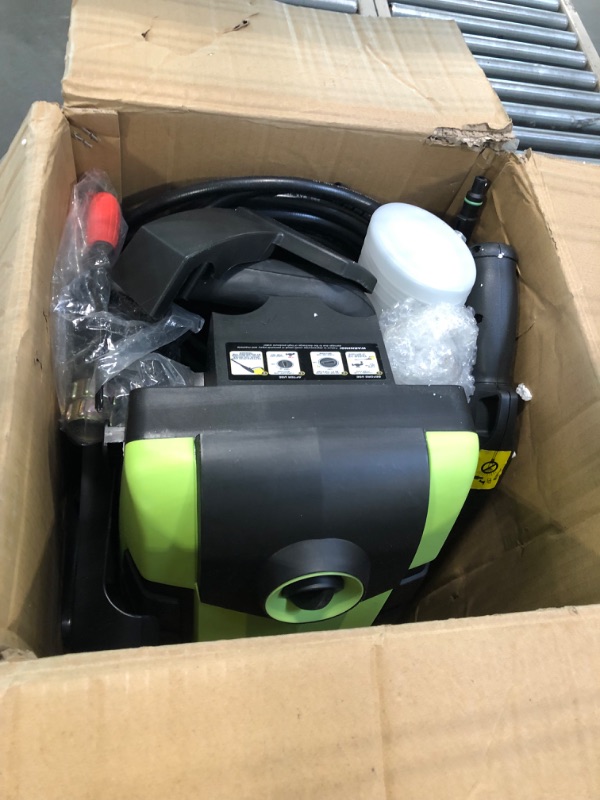 Photo 3 of 3000PSI Pressure Washer commowner Electric Pressure Washer 3000PSI 1800W High Pressure Power Washer Car Washing Machine with 5 Nozzles Foam Cannon for Cars Fences Patios Garden Cleaning Green