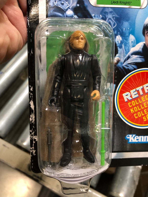 Photo 3 of STAR WARS Retro Collection Luke Skywalker (Jedi Knight), Return of The Jedi 3.75-Inch Collectible Action Figures, Ages 4 and Up (F7274)