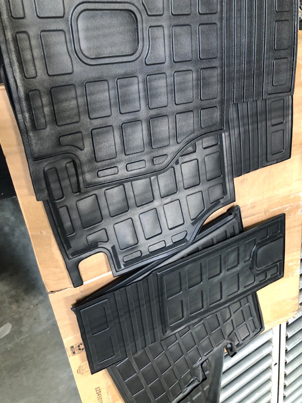 Photo 1 of 4 pc car mat set `