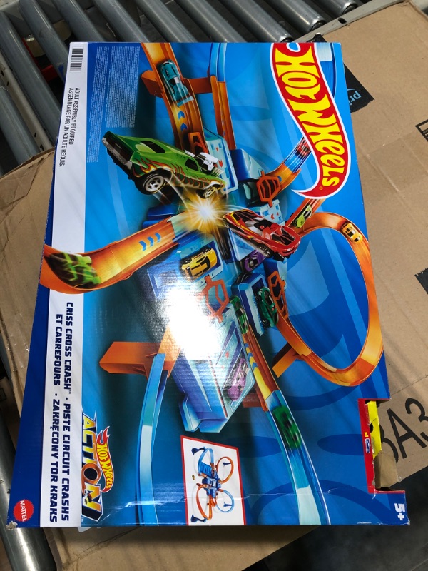 Photo 1 of Hot Wheels Track Set with 1:64 Scale Toy Car, 4 Intersections for Crashing, Powered by a Motorized Booster, Criss-Cross Crash Track????