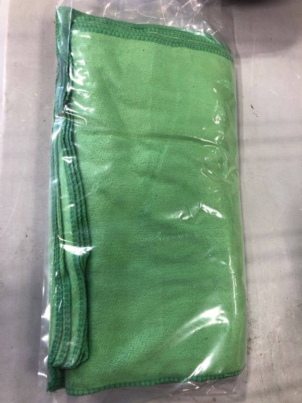 Photo 2 of *****GREEN****** Chemical Guys MIC_997_6 Fluffer Miracle Supra Microfiber Towel, Red, 24" x 16", Pack of 6 Rgreen Pack of 6