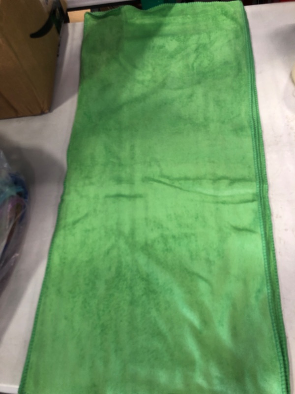 Photo 3 of *****GREEN****** Chemical Guys MIC_997_6 Fluffer Miracle Supra Microfiber Towel, Red, 24" x 16", Pack of 6 Rgreen Pack of 6