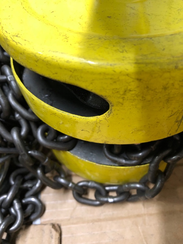 Photo 4 of VEVOR Hand Chain Hoist, 2200 lbs /1 Ton Capacity Chain Block, 20ft/6m Lift Manual Hand Chain Block, Manual Hoist w/Industrial-Grade Steel Construction for Lifting Good in Transport & Workshop, Yellow 1T 20FT Hoist