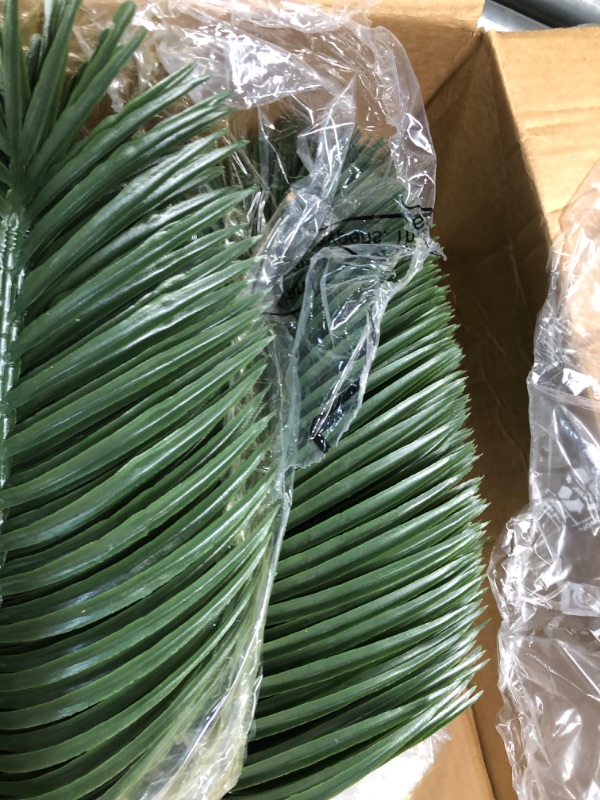 Photo 4 of 40 PIECE 20 Inches Artificial Palm Leaves Large Tropical Green Leaves Plastic Jungle Fake Palm Leaves Plant Faux Safari Leaves for Hawaiian Party Jungle Party Arrangement Wedding Party Decoration(Thin)