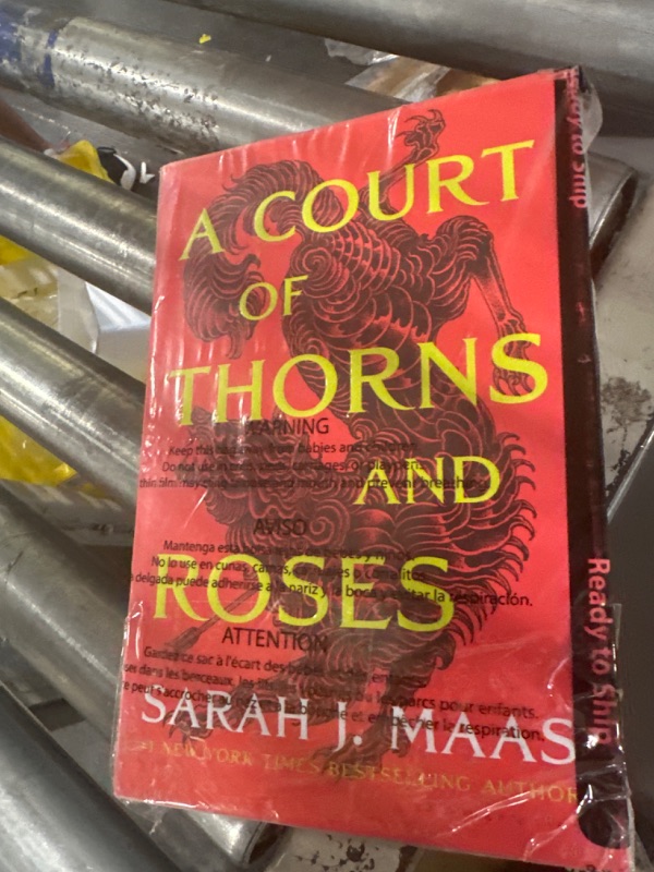 Photo 2 of A Court of Thorns and Roses