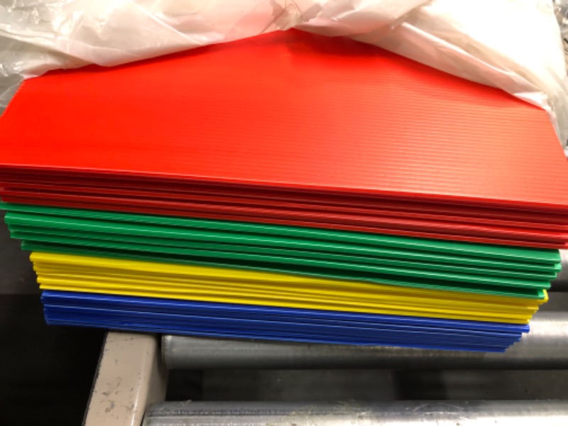 Photo 1 of 25Pcs Privacy Folders for Student Desks Desk Dividers for Students Classroom Desk Privacy Panel Study Carrels School Teacher Supplies, 4 Colors