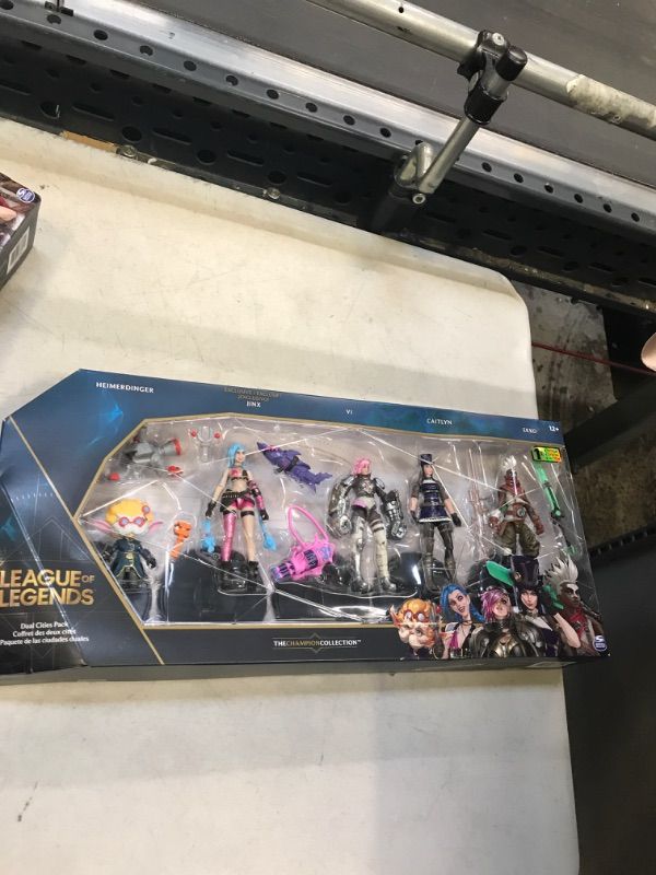 Photo 1 of Dual Cities Pack w/ Exclusive Jinx, Heimerdinger, Vi, Caitlyn, Ekko, 4-Inch Figures, Ages 12 and Up