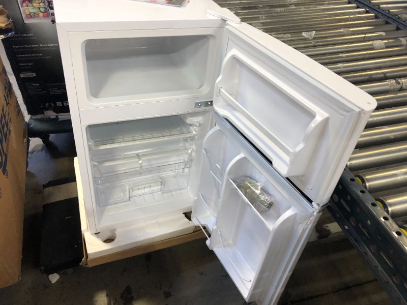 Photo 4 of Magic Chef Retro 3.2 Cu. Ft. 2 Door Mini Fridge in White
