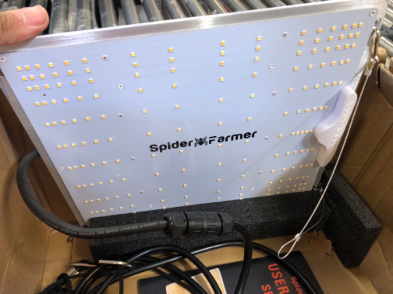 Photo 3 of Spider Farmer SF1000 LED Grow Light 