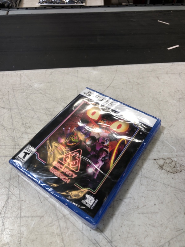 Photo 2 of Five Nights at Freddy's: Security Breach (PS5) PlayStation 5 Standard