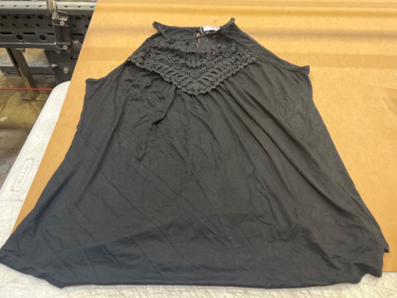 Photo 1 of 2XL WOMENS TOP 