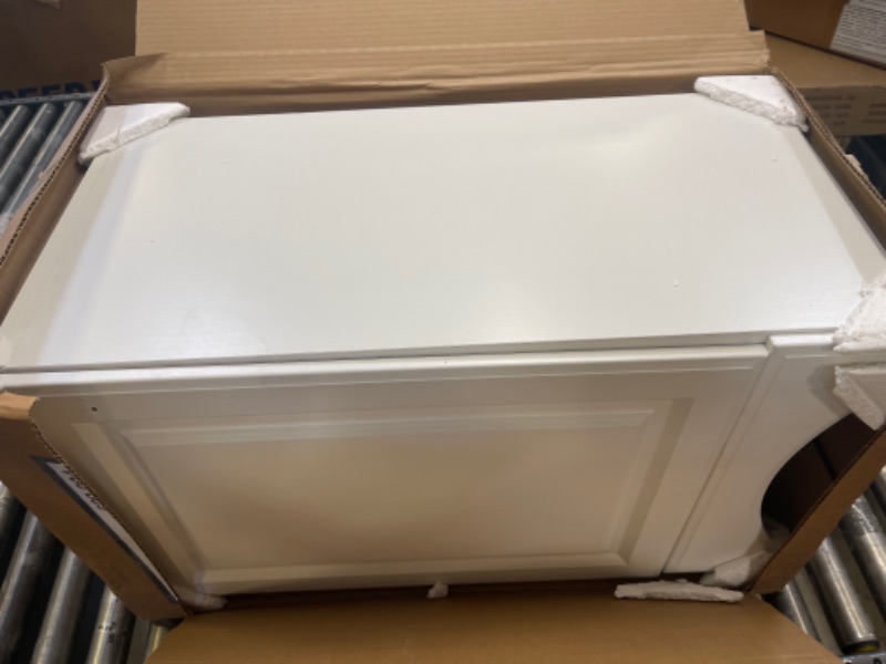 Photo 2 of 18.63 in. W x 16.63 in. D x 35.00 in. H Bath Vanity in White with Cultured Marble Vanity Top in White with White Basin