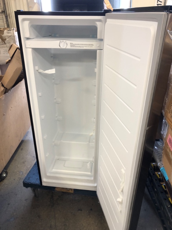 Photo 6 of 7 cu. ft. Convertible Upright Freezer/Refrigerator in Stainless Steel Garage Ready
MISSING SHELFS 
DAMAGED 
