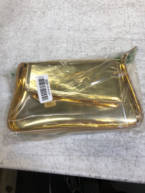 Photo 1 of Gold Crossbody Bag With Different Straps 
