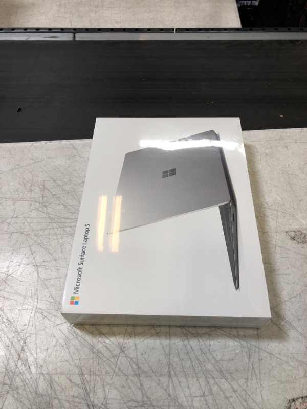 Photo 2 of Microsoft Surface Laptop 5 (2022), 13.5" Touch Screen, Thin & Lightweight, Long Battery Life, Fast Intel i5 Processor for Multi-Tasking, 256GB Storage with Windows 11, Platinum Intel Evo i5 8GB 256GB Storage 13.5 inchtouchscreen display Platinum (FACTORY 