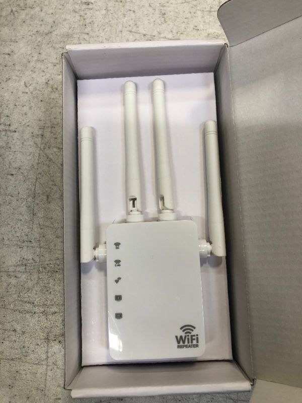 Photo 2 of 1200 Mbps Cross Wall Wi-fi Router Repeater Access Point High Power Dual Band Wireless Wifi Signal Amplifier High Power Wifi Extender with US Plug (White)
