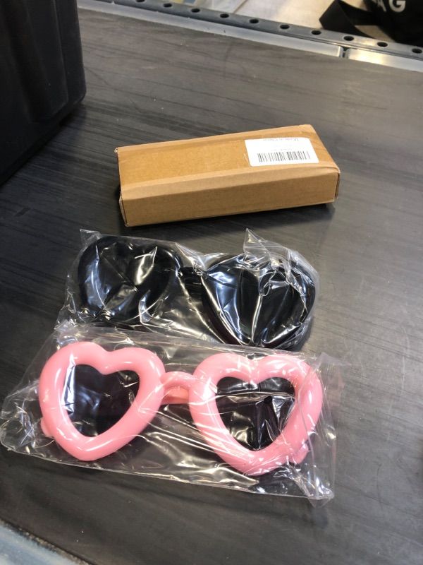 Photo 1 of Heart shaped sunglasses pink/black
