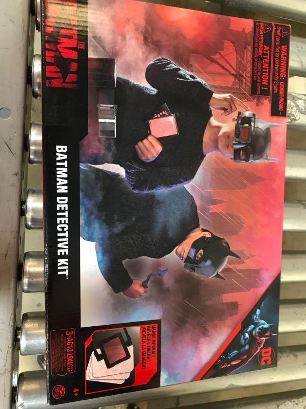 Photo 1 of DC Comics, Batman Detective Kit Interactive Role-Play Toy and Accessories, The Batman Movie Collectible, Kids Toys for Boys and Girls Ages 4 and up Detective Set