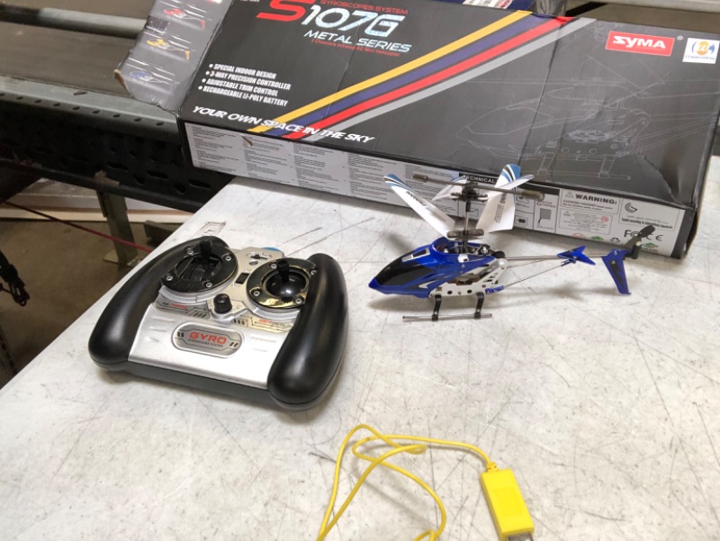 Photo 2 of Cheerwing S107/S107G Phantom 3CH 3.5 Channel Mini RC Helicopter with Gyro Blue