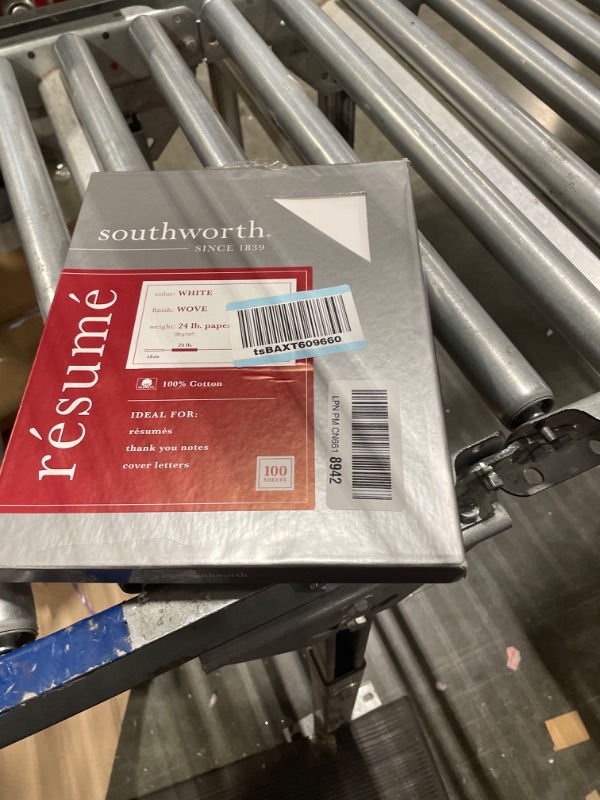 Photo 2 of Southworth Resume Paper, 8.5" x 11", 24 lb., Wove-Finish, White, 100 Sheets/Box (R14CF)