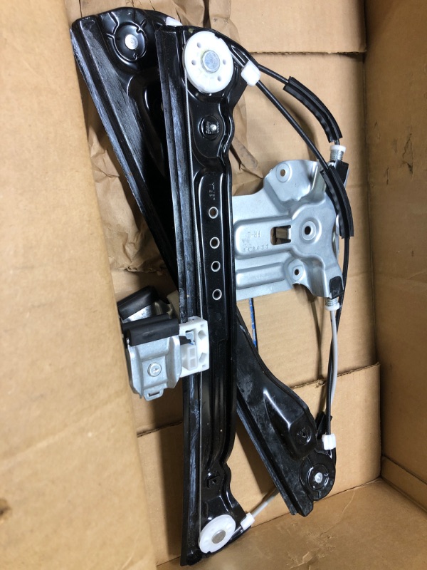 Photo 2 of GM Genuine Parts 95382561 Front Driver Side Window Regulator without Motor 25.06"L x 18.12"W