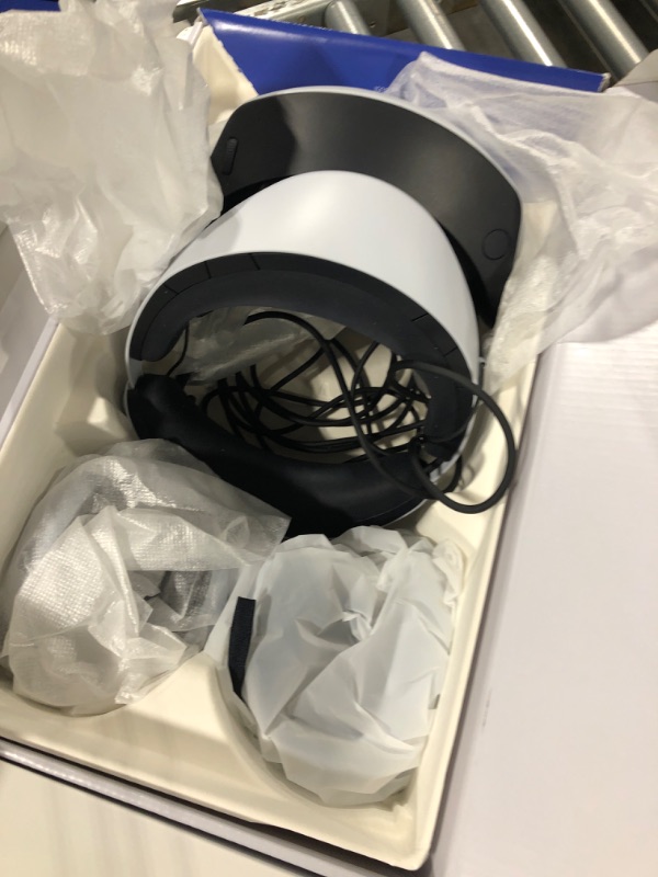 Photo 1 of PlayStation VR2 Horizon Call of The Mountain™ Bundle (PSVR2) PlayStation VR2 PlayStation VR2 Bundle (PSVR2)
