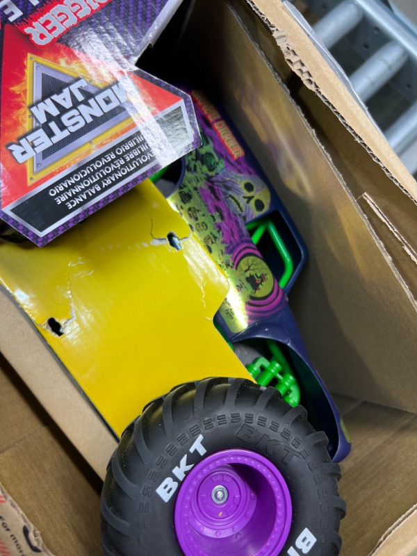 Photo 3 of ***MISSING REMOTE*** 
Monster Jam, Official Grave Digger Freestyle Force, Remote Control Car, Monster Truck Toys for Boys Kids and Adults, 1:15 Scale