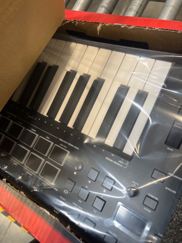 Photo 1 of M-Audio Oxygen Pro 25-Key USB MIDI Keyboard Controller