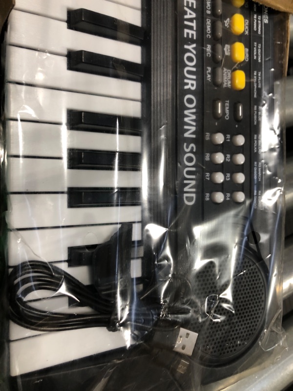 Photo 1 of 37 Key Upgrade Piano Keyboard for Kids Musical Toys for 3 4 5 6 Year Old Girls Keyboard Piano for Beginners Electronic Piano with Microphone for 3+ Year Old Boys Girls Gifts
 
