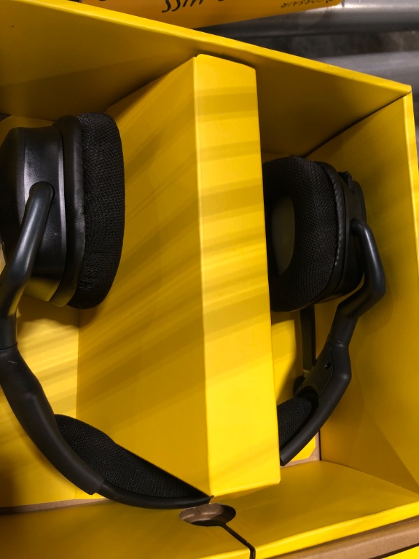 Photo 3 of Corsair Void RGB Elite Wireless Premium Gaming Headset with 7.1 Surround Sound - Discord Certified - Works with PC, PS5 and PS4 - Carbon (CA-9011201-NA), Black VOID RGB ELITE WIRELESS Black