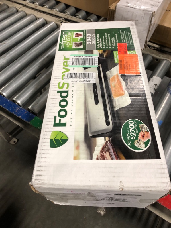 Photo 1 of ** FOR PARTS ONLY ** FoodSaver 2-in-1 Vacuum Sealing System
