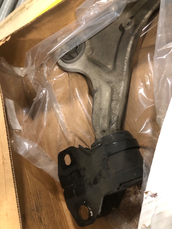 Photo 1 of MOOG RK623000 Suspension Control Arm and Ball Joint Assembly front right lower