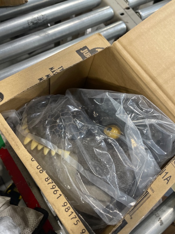 Photo 2 of ?Jurassic World Dominion Dinosaur Mask Tyrannosaurus Rex Chomp N Roar with Motion and Sounds, T Rex Costume for Kids Role-Play ???? Frustration Free Packaging